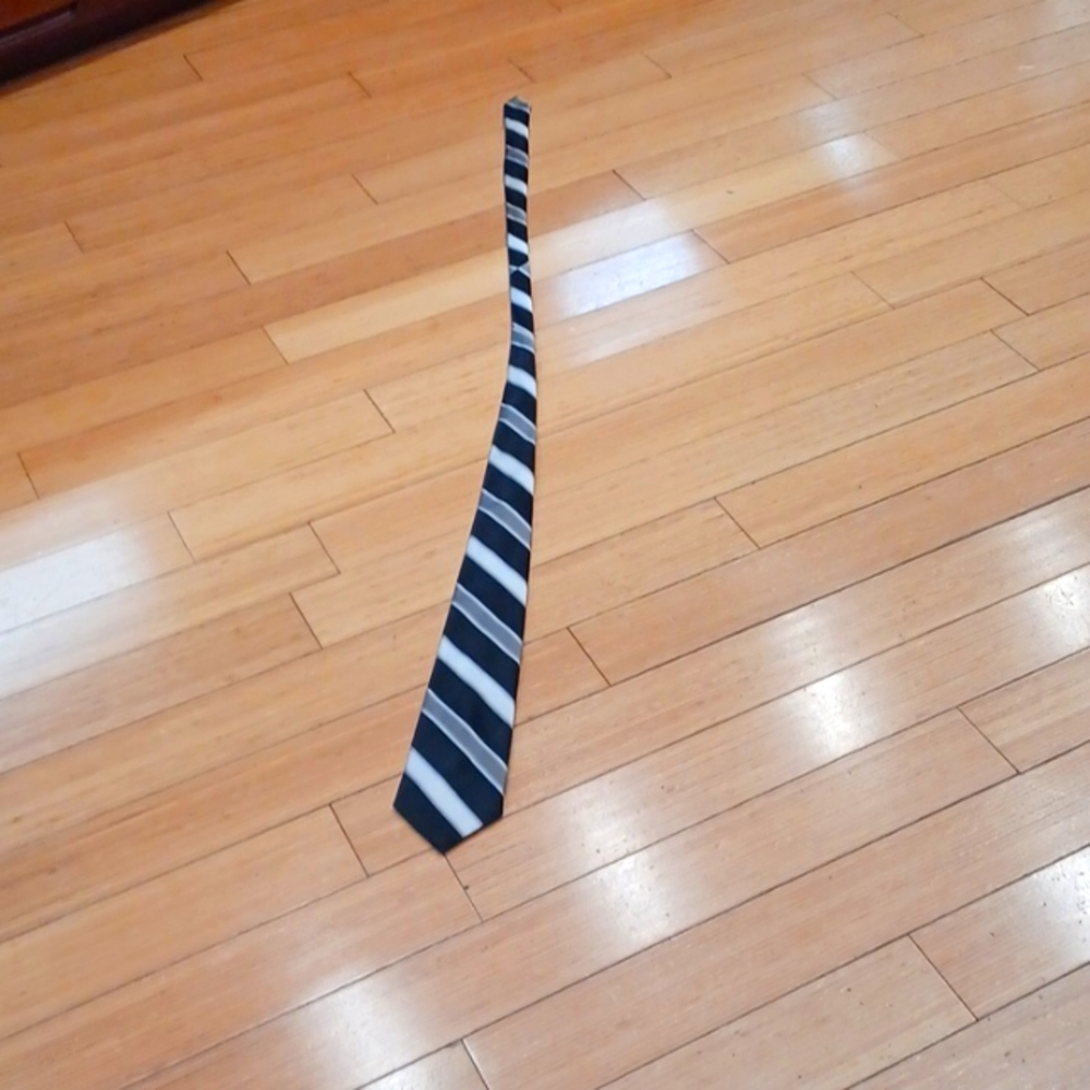 Tie. White grey black